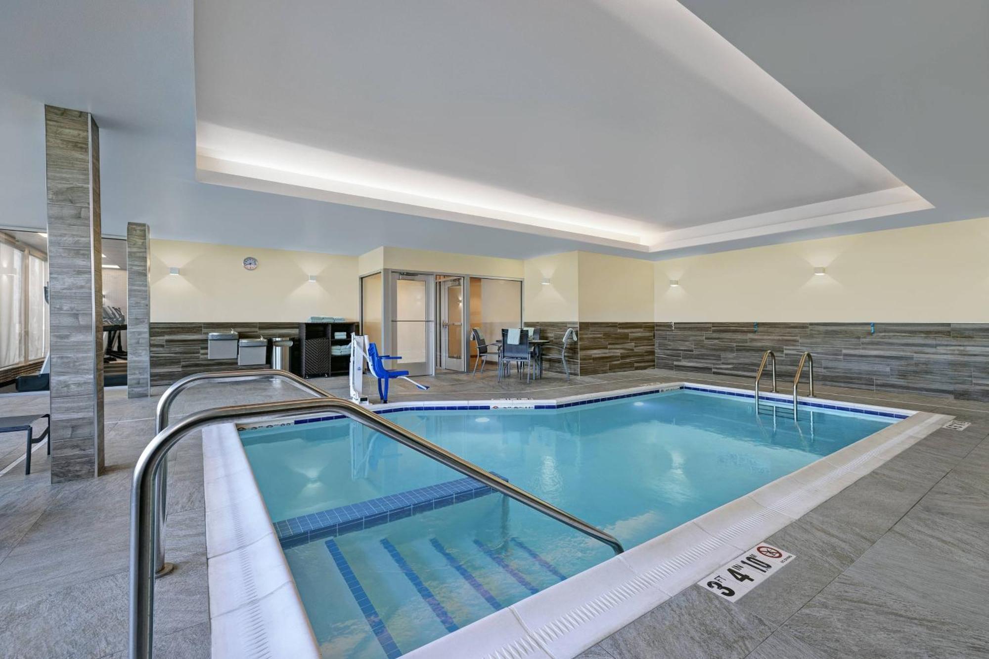 Fairfield Inn & Suites By Marriott Milwaukee Брукфилд Экстерьер фото