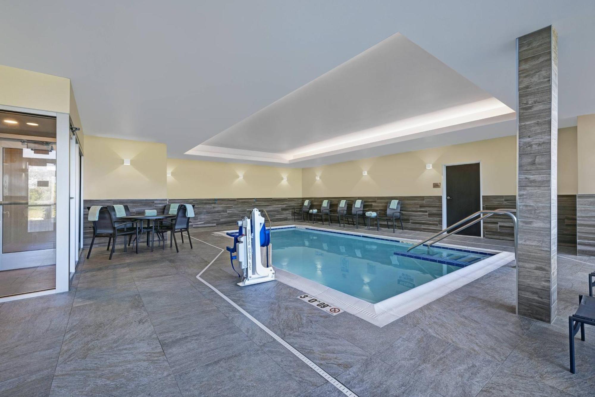 Fairfield Inn & Suites By Marriott Milwaukee Брукфилд Экстерьер фото