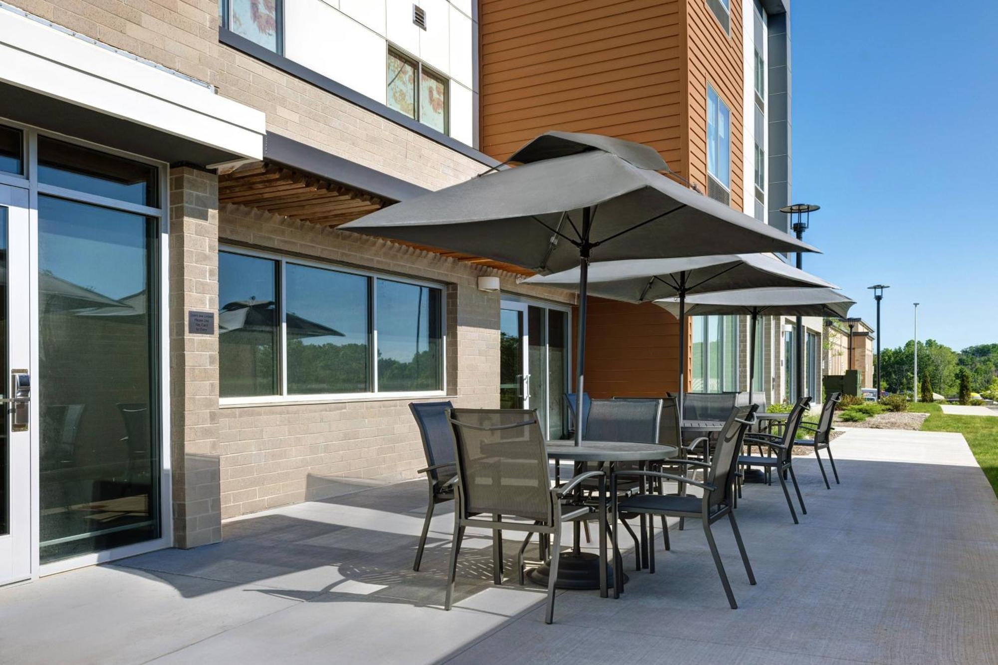 Fairfield Inn & Suites By Marriott Milwaukee Брукфилд Экстерьер фото