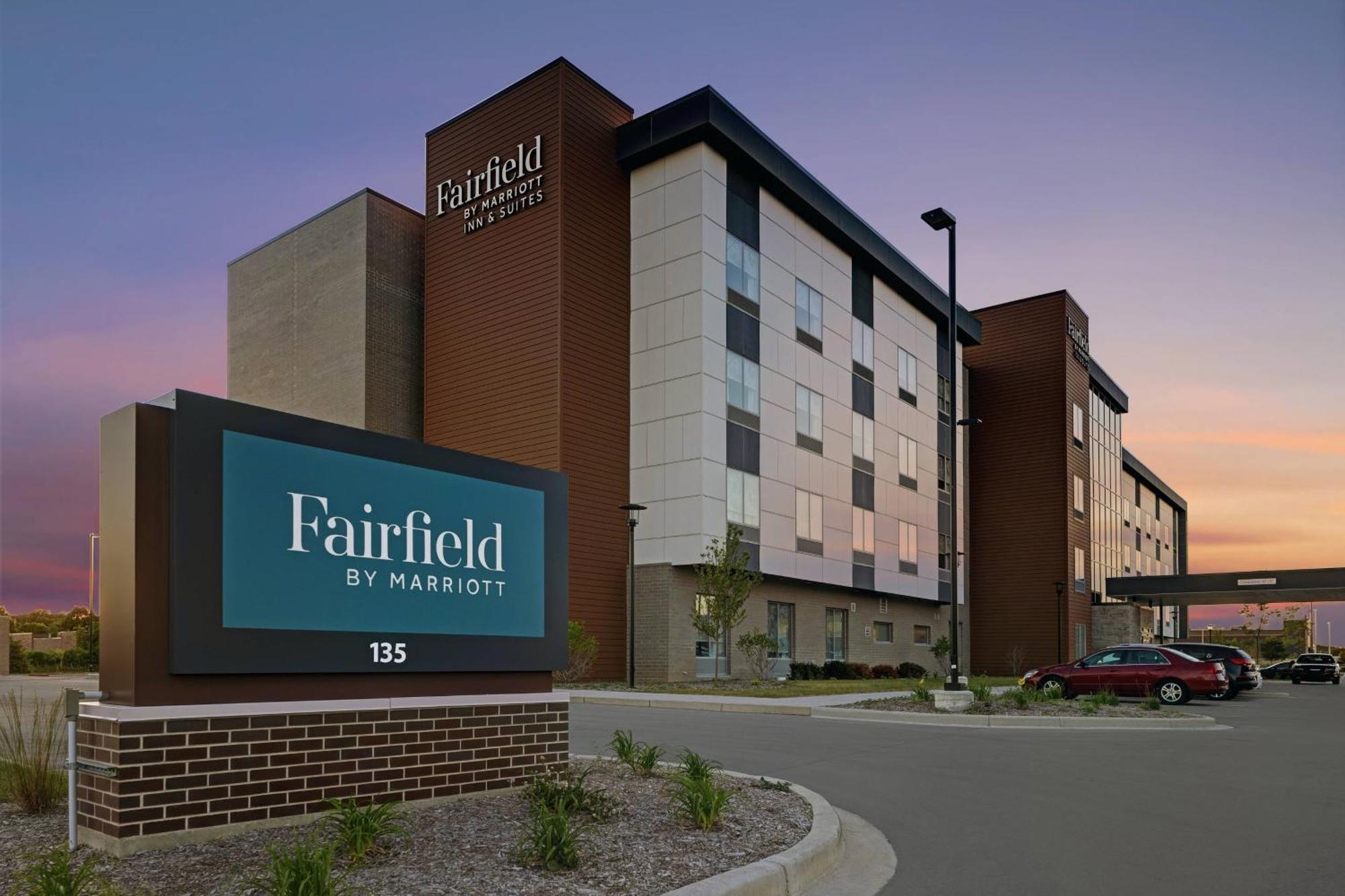 Fairfield Inn & Suites By Marriott Milwaukee Брукфилд Экстерьер фото